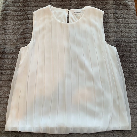 Calvin Klein sleeveless blouse.  Suit separate.  Pairs well with any suit. - Picture 1 of 5